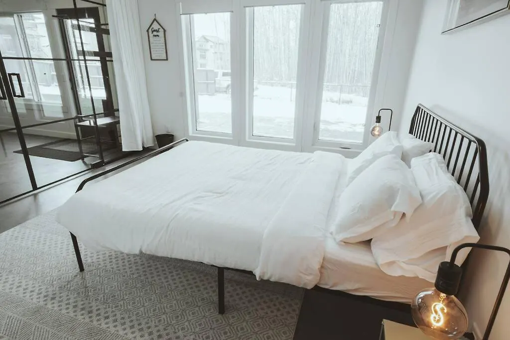 Vila Nyc Loft Inspired •12 Mins To Wem •Vintage Arcade Edmonton Kanada